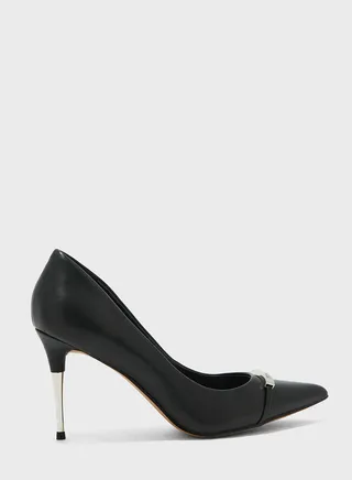 Vesa Pointed Toe Pumps