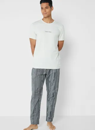 Essential Crew Neck T-Shirt And Sweatpants