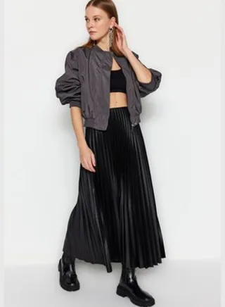 Black Pleated Maxi Knitted Skirt TWOSS24ET00041