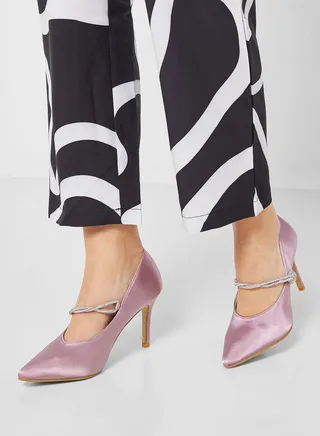 Satin Pump With Embelisshed Strap