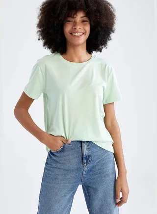 Woman Basic Short Sleeved T-Shirt