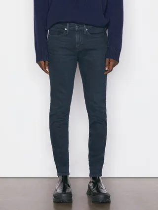 L'homme Skinny Placid