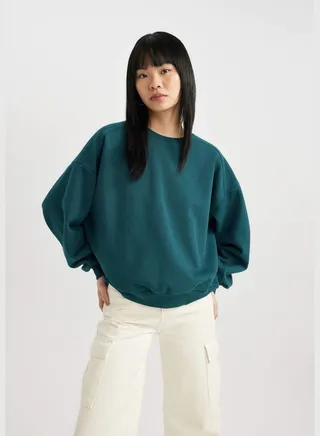 Woman Oversize Fit Crew Neck Knitted Sweatshirt