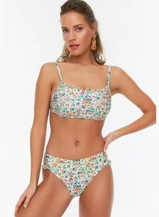 Crispy Floral Pattern Frill Detailed Bikini Bottoms TBESS22BA0223