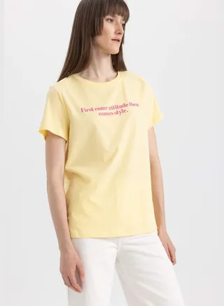Woman Crew Neck Knitted Short Sleeve T-Shirt