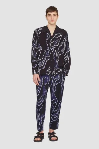 Printed Single Pleat Tapered Trouser in midnight multi