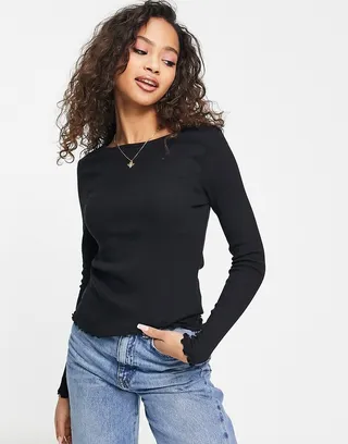 New Look long sleeve lettuce edge top in black
