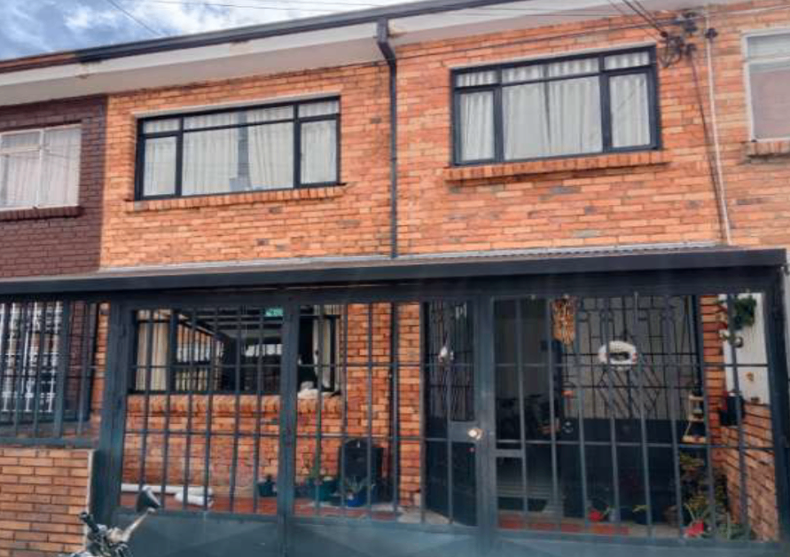 CASA EN BOGOTÁ - POPULAR MODELO - Foto 1