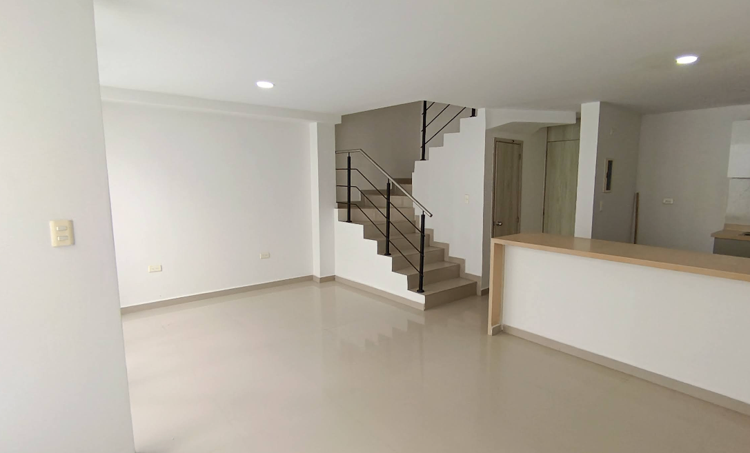 CASA 21 EN BARRANQUILLA - CIUDAD JARDIN - Foto 3