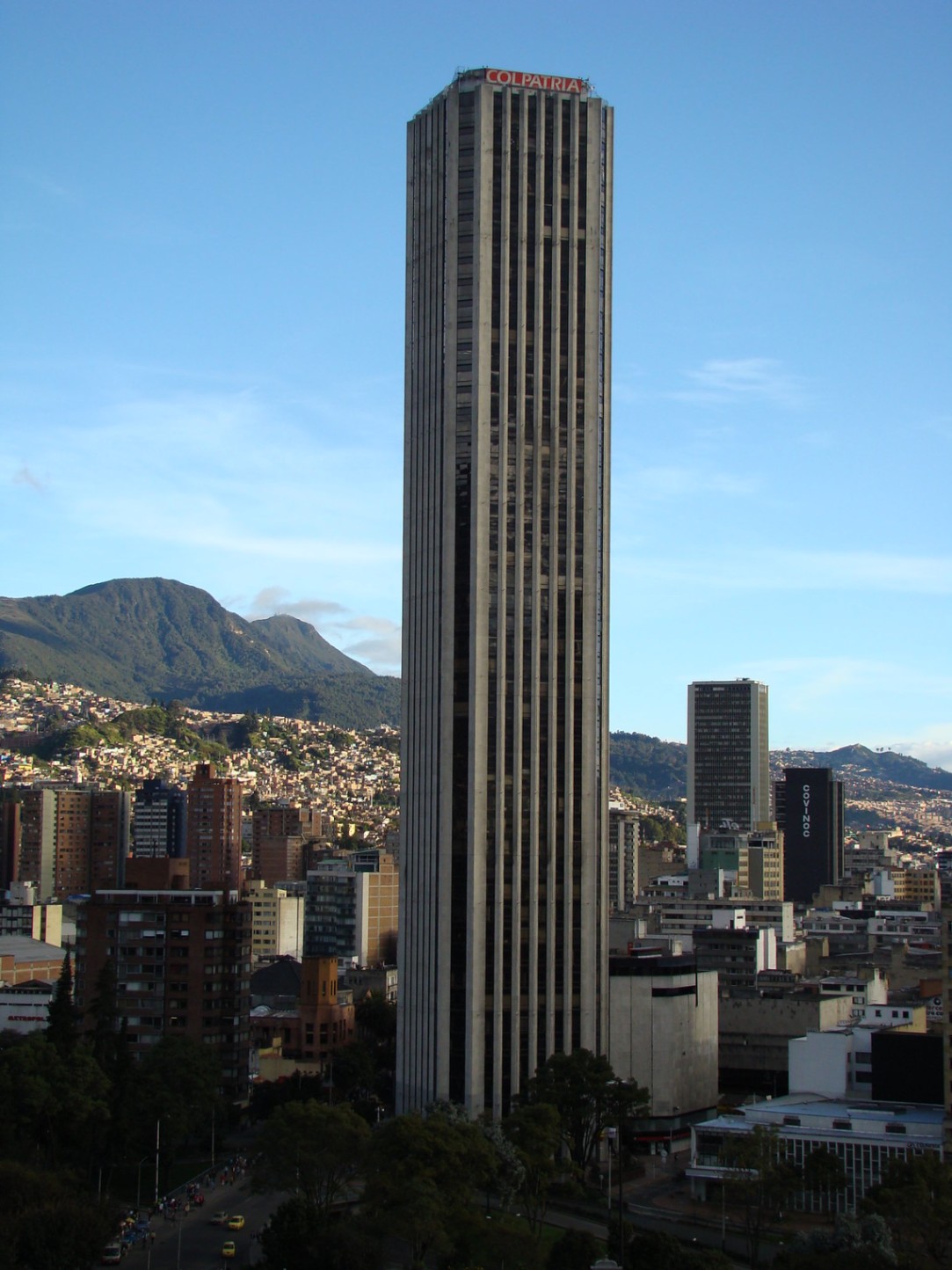 OFICINA EN LA TORRE COLPATRIA - BOGOTÁ - Foto 1