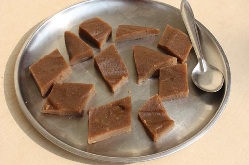 Singhare ki Barfi Rezept - Wasser-Kastanien-Pudding