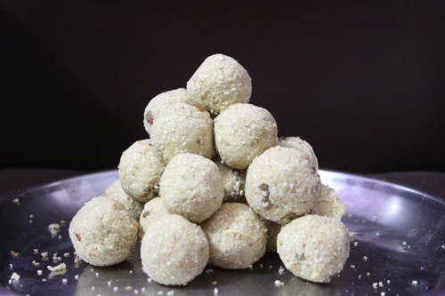 Til ke Laddoo - Rezept für süße Sesambällchen