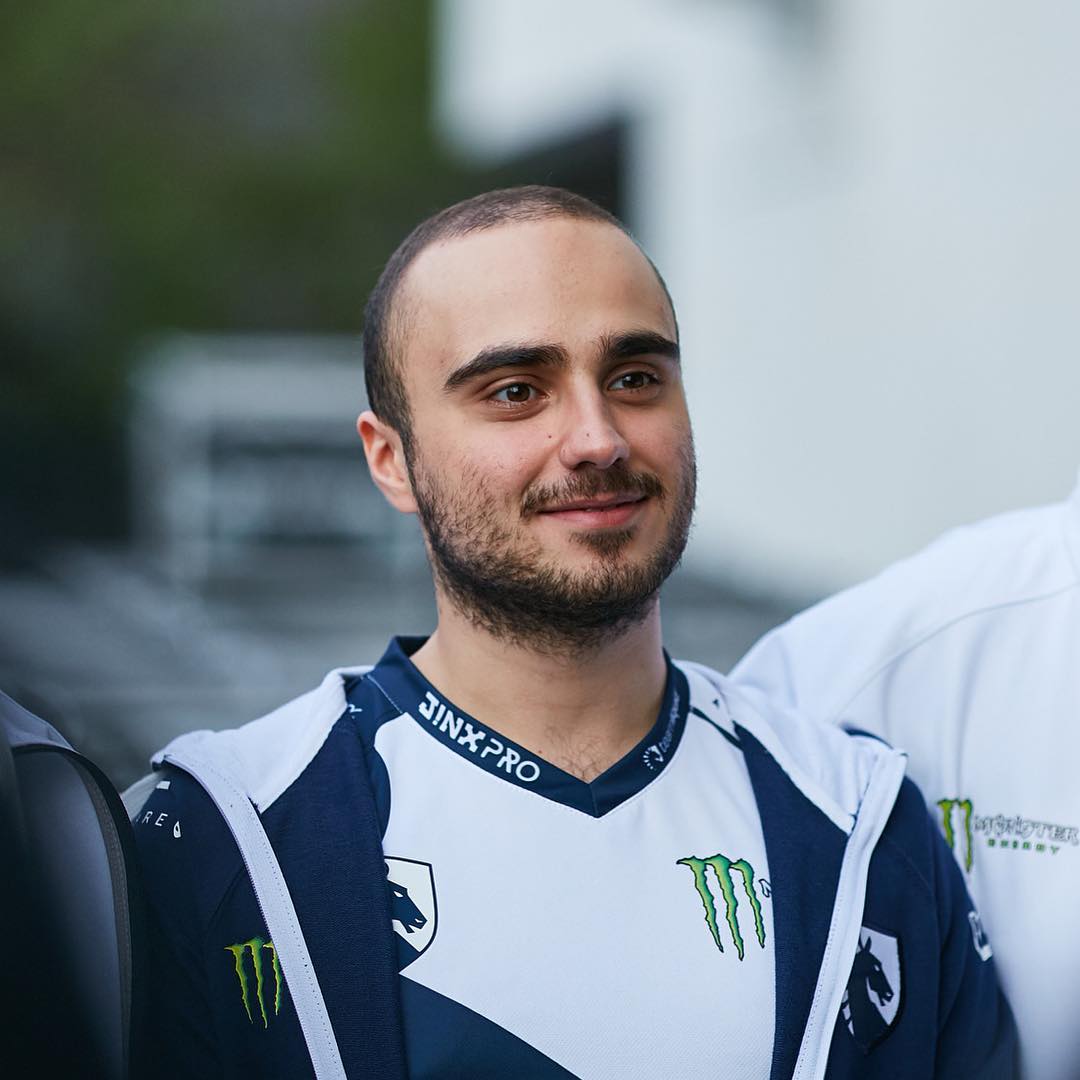 Historie hráče Kuroky: Od carry pozice až ke kapitánovi týmu