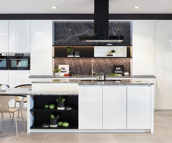 Moderne witte keuken in blinkend frontlaminaat - Model Design