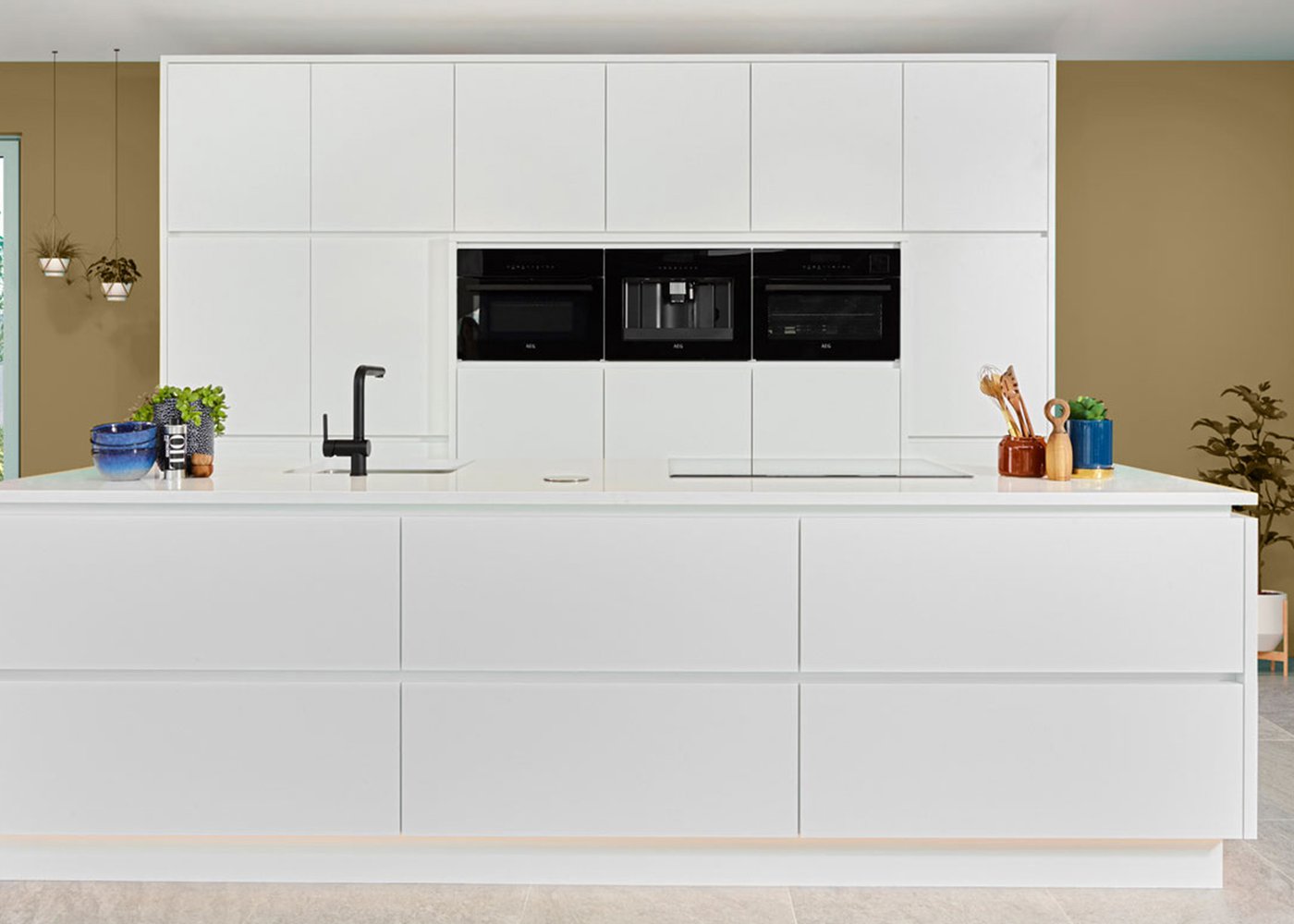 Strakke witte keuken - Design | Keukens