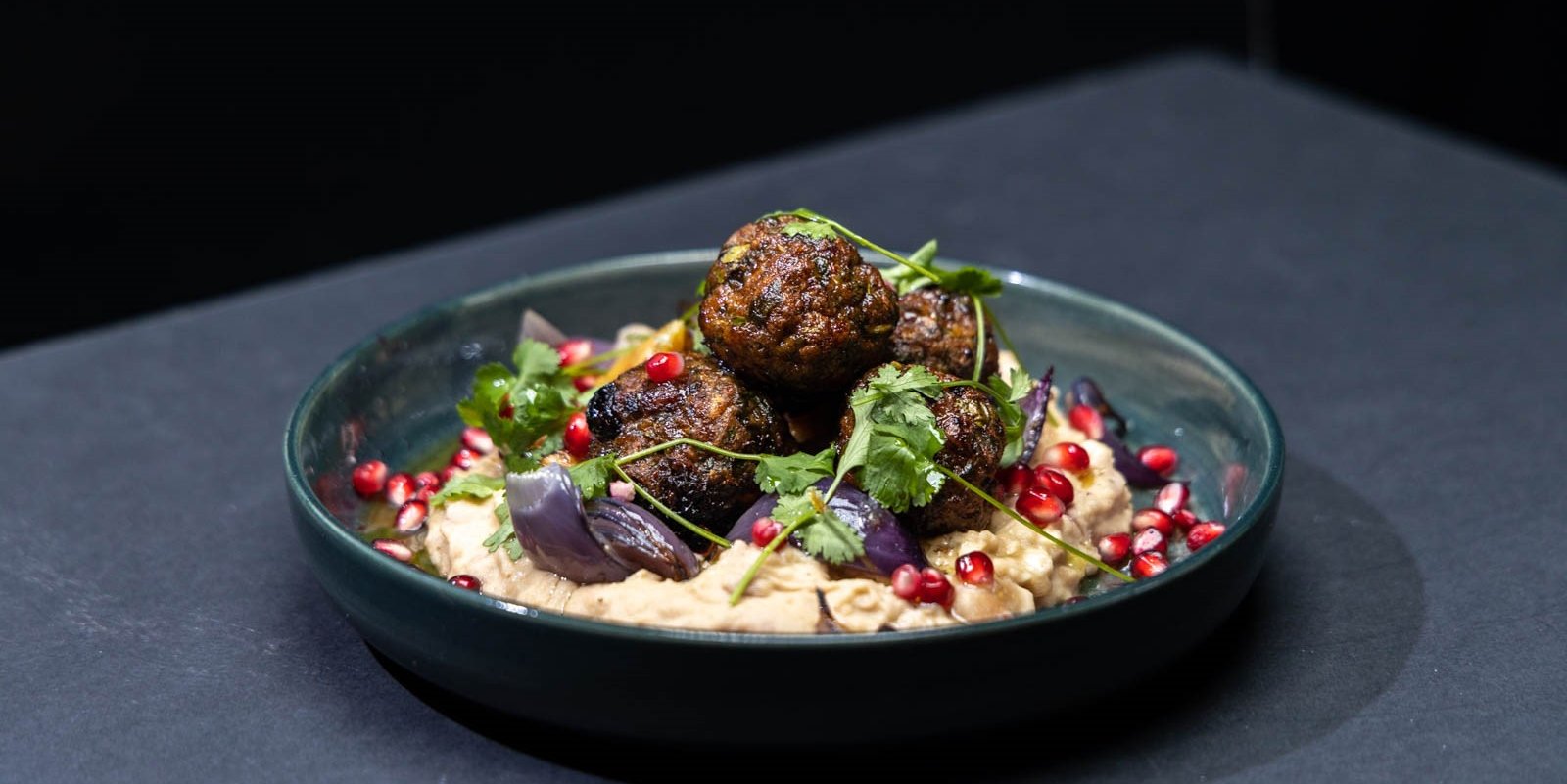 Boulettes d’agneau avec purée d’haricots blancs