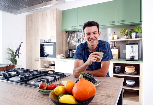 Loïc Van Impe houdt van koken in zijn nieuwe Dovy Keuken