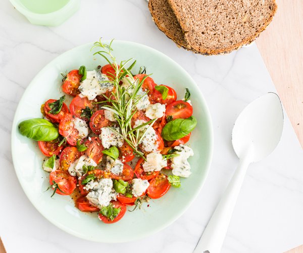 Recette : Tomates chaudes au gorgonzola et au basilic