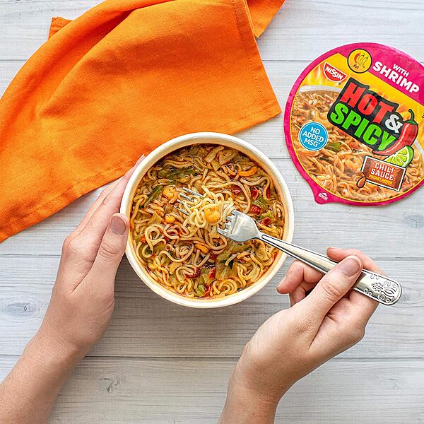 6 gói 3,27oz. Bát súp Nissin Ramen nóng & cay dùng trong lò vi sóng (Vị tôm)