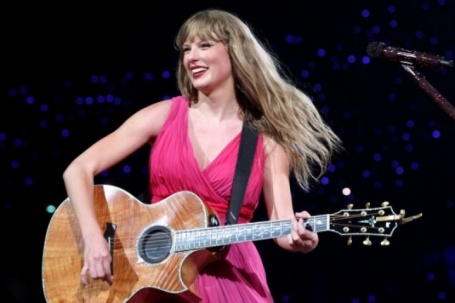 Loạt váy áo Taylor Swift đầu tư cho show ở Paris