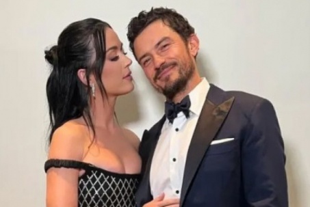 Orlando Bloom được Katy Perry thưởng khi làm việc nhà