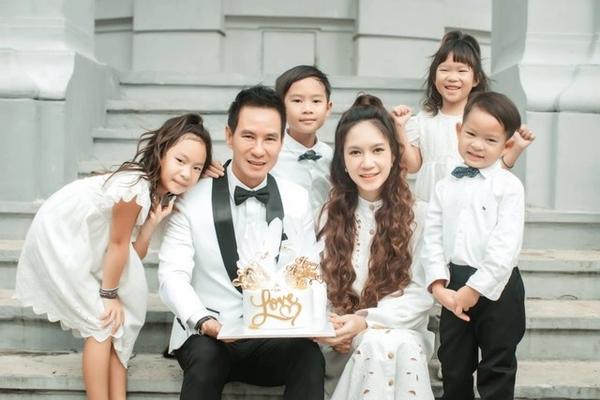 Những gia đình nhiều con nhất nhì showbiz Việt: Danh ca Phương Dung có tận 8 người con!