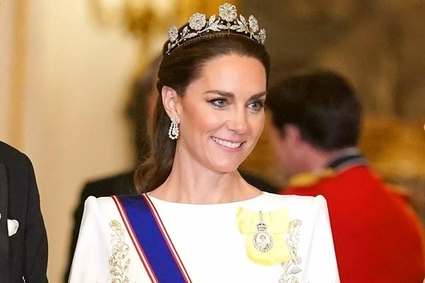 Tình trạng của Công nương Kate Middleton sau khi phải nhập viện phẫu thuật