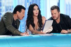 Giám khảo American Idol Luke Bryan bảo vệ Katy Perry trước ồn ào