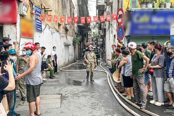 Vụ cháy nhà 3 người tử vong ở Hà Nội: 'Con ơi, con ở đâu về với bố'