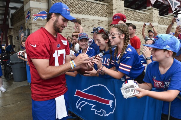 Bills QB Allen say mê người nổi tiếng và bóng đá, trong khi cố gắng duy trì sự riêng tư