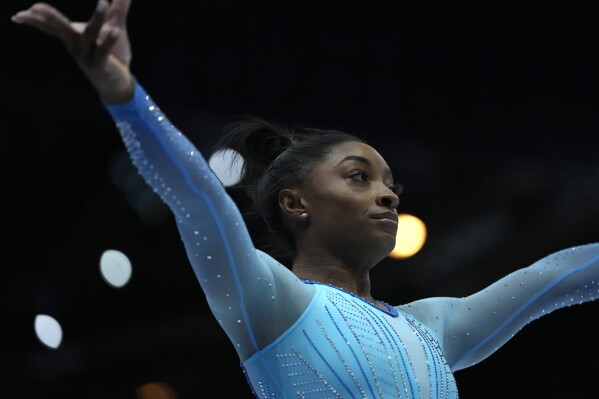 Simone Biles dẫn đầu thành tích vượt trội của Hoa Kỳ tại giải vô địch thể dục dụng cụ thế giới