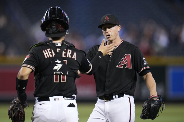 D-backs thúc đẩy triển vọng hàng đầu Jordan Lawlar để chạy dài, cựu binh DFA Nick Ahmed