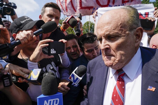 Rudy Giuliani không nhận tội trong vụ bầu cử ở Georgia, sẽ không tham dự phiên điều trần buộc tội