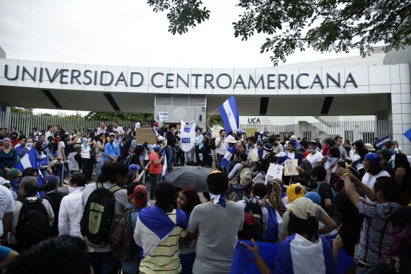 Cựu sinh viên đau buồn vì trường đại học do Dòng Tên điều hành bị chính phủ Nicaragua chiếm giữ đã thay đổi cuộc đời họ