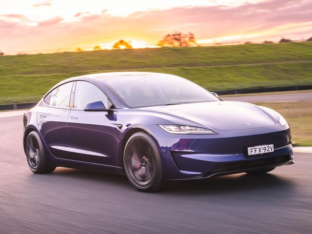 New Tesla có ‘ màn trình diễn điên cuồng