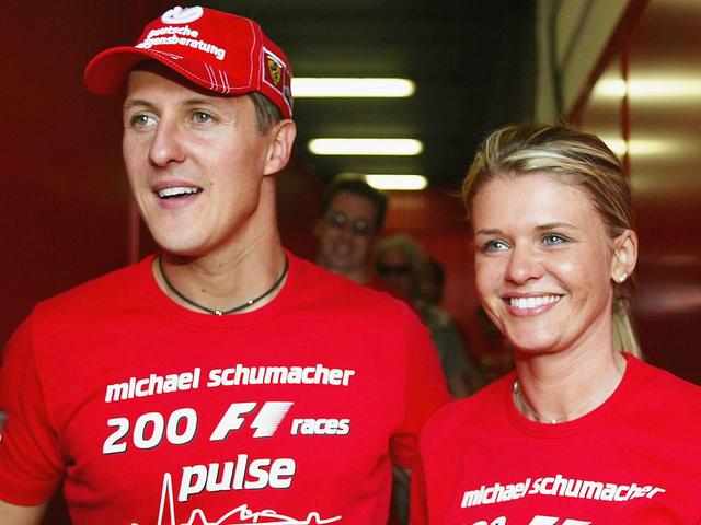 Vợ của ông Schumacher đi thăm sáu mươi người tình cảm