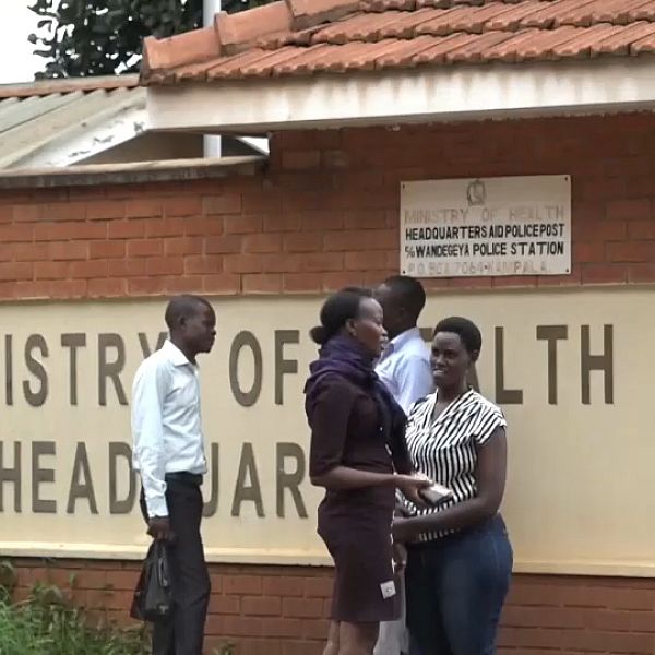 Uganda: chính quyền tăng chiến dịch sốt vàng giữa lượng vắc xin do thám