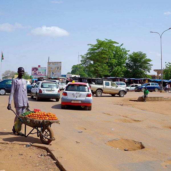 Chị Niger: Những khó khăn về kinh tế và sự bất an kéo dài một năm sau khi đảo chính