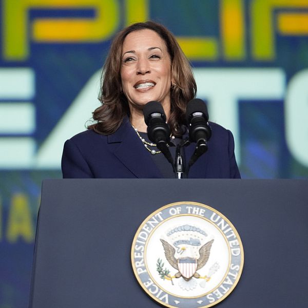 Kamala Harris đã trả đũa lại lời buộc tội giả của Donald Thump