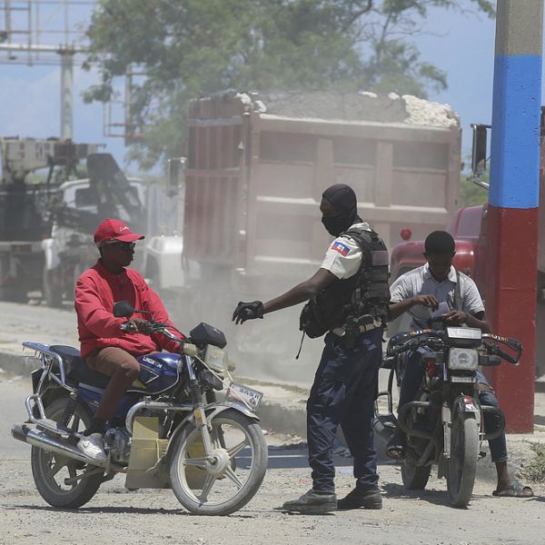 Đội cảnh sát tấn công Kenya rời Haiti vì nhiệm vụ quốc tế bị hoãn