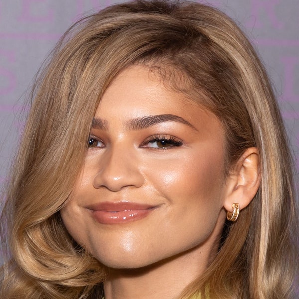 Zendaya Wore hoàn toàn ngược lại kiểu tóc (in long and Vibe) Cuối tuần này