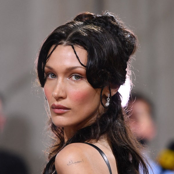 Tóc của Bella Hadid sáng hơn cả dây kim tuyến trên cây của tôi