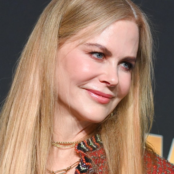 Những sợi tóc xoăn của Nicole Kidman không quan tâm đến tầm nhìn của cô ấy