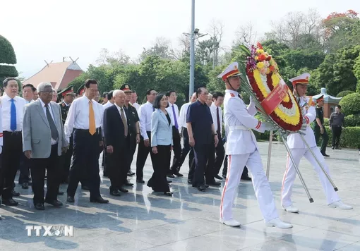 Lãnh đạo, nguyên lãnh đạo Đảng, Nhà nước tri ân các anh hùng liệt sỹ