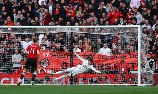 Dẫn 3-0 vẫn suýt thua đội hạng dưới, Man Utd chật vật vào chung kết Cúp FA