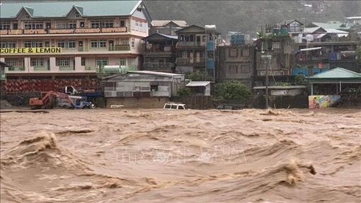 Lũ lụt hoành hành tại Philippines, Malaysia