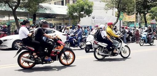 Nỗi lo an toàn giao thông trong học sinh