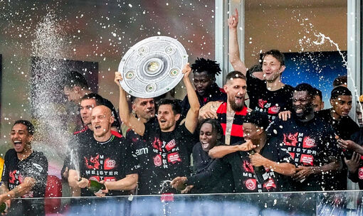 Bayer Leverkusen lần đầu đăng quang vô địch Bundesliga