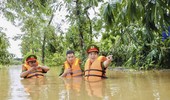 Cùng tòa soạn Báo An ninh Thủ đô ủng hộ đồng bào bão lụt