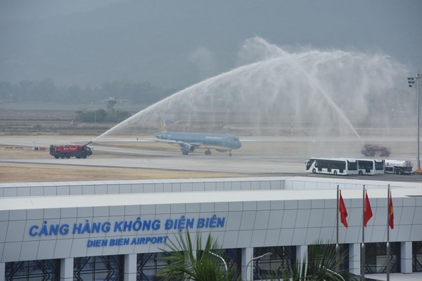 Lần đầu tiên trong lịch sử, sân bay Điện Biên đón máy bay lớn Airbus A321